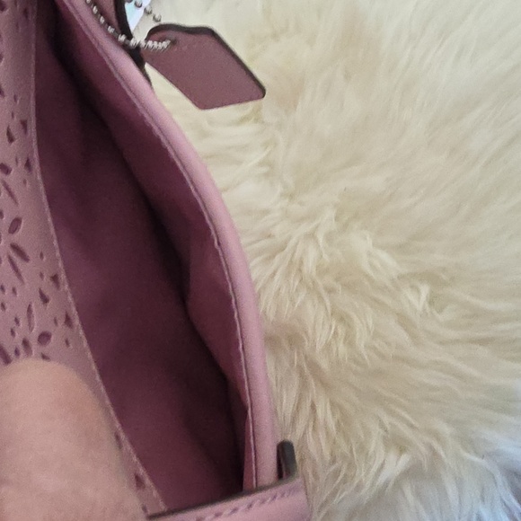 Adorable NWT Coach Taylor Bette Pink Leather Eyelet Tote 🩷🎁🩶 - Picture 9 of 16